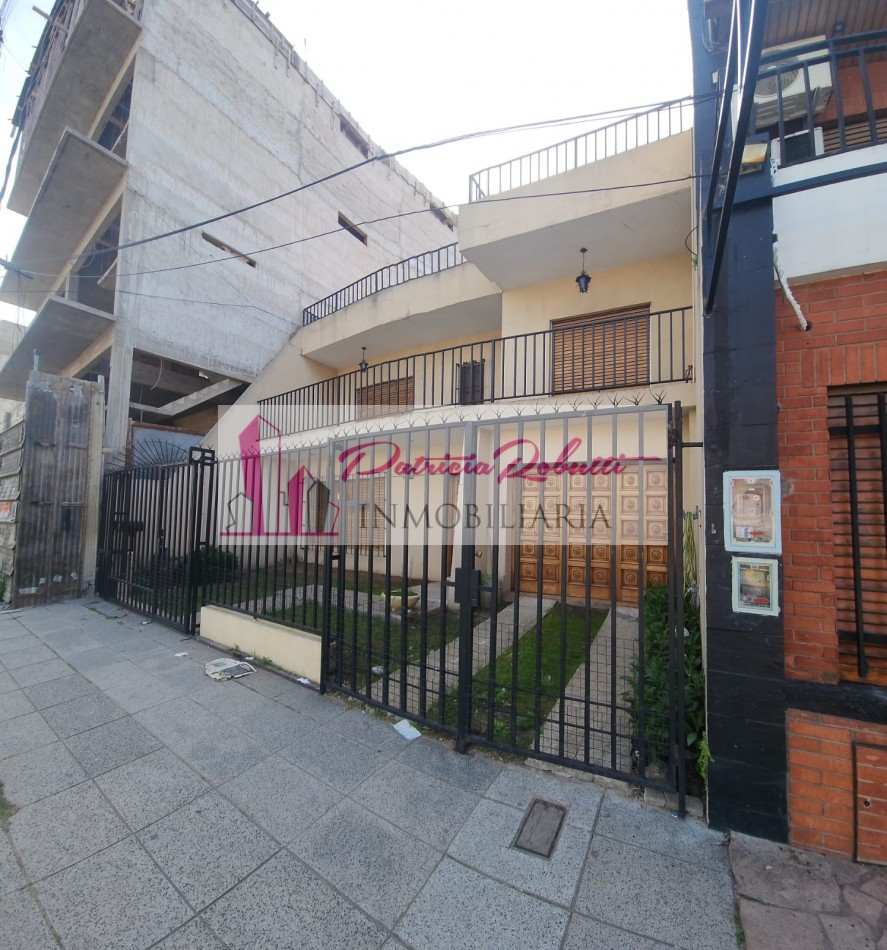 EN VENTA CASA 4 AMBIENTES EN VILLA CELINA POLO TEXTIL LOTE