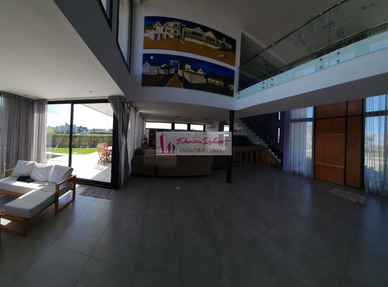 EN VENTA CASA 6 AMBIENTES CON PISCINA Y 2 COCHERAS EN BARRIO PRIVADO LAGOS DE CANNING