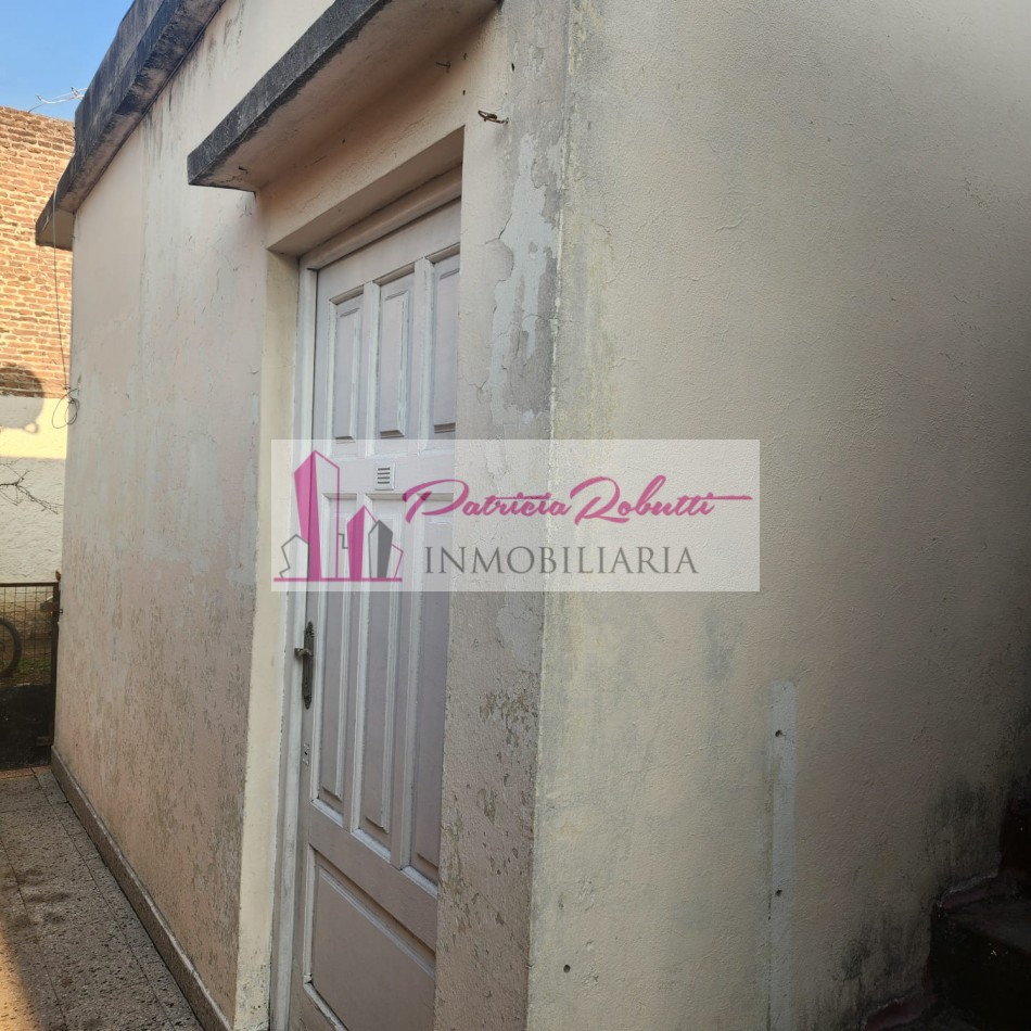 EN VENTA CASA 4 AMBIENTES EN VILLA LUGANO- LOTE 10 X 29.70- MULTIFAMILIAR
