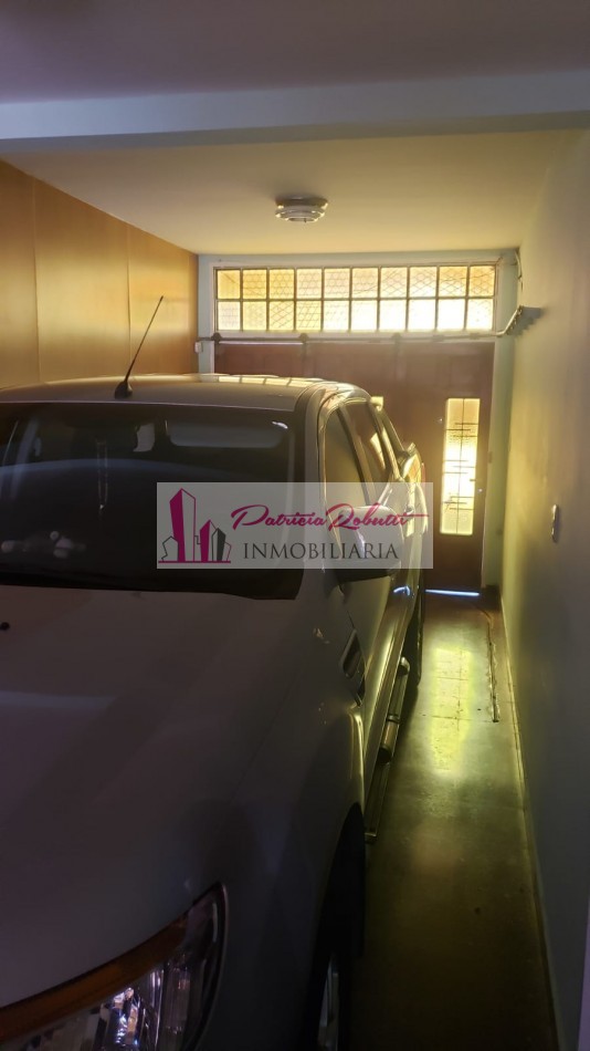 SE VENDE CASA 5 AMBIENTES CON PARQUE Y PISCINA VILLA CELINA