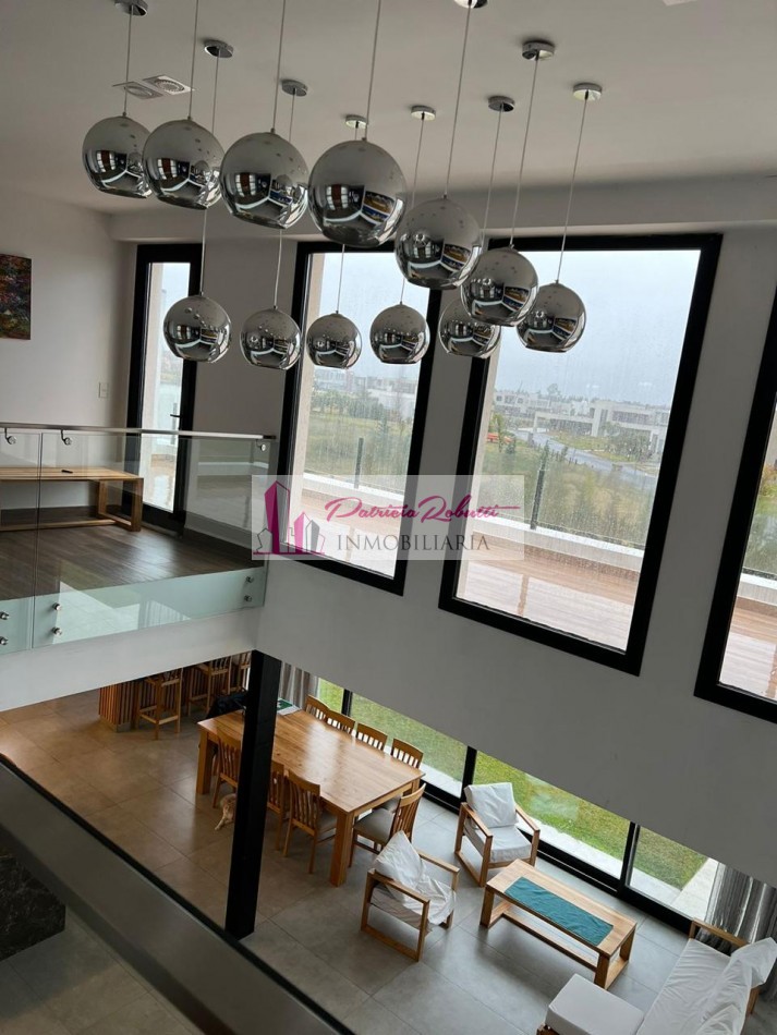 EN VENTA CASA 6 AMBIENTES CON PISCINA Y 2 COCHERAS EN BARRIO PRIVADO LAGOS DE CANNING