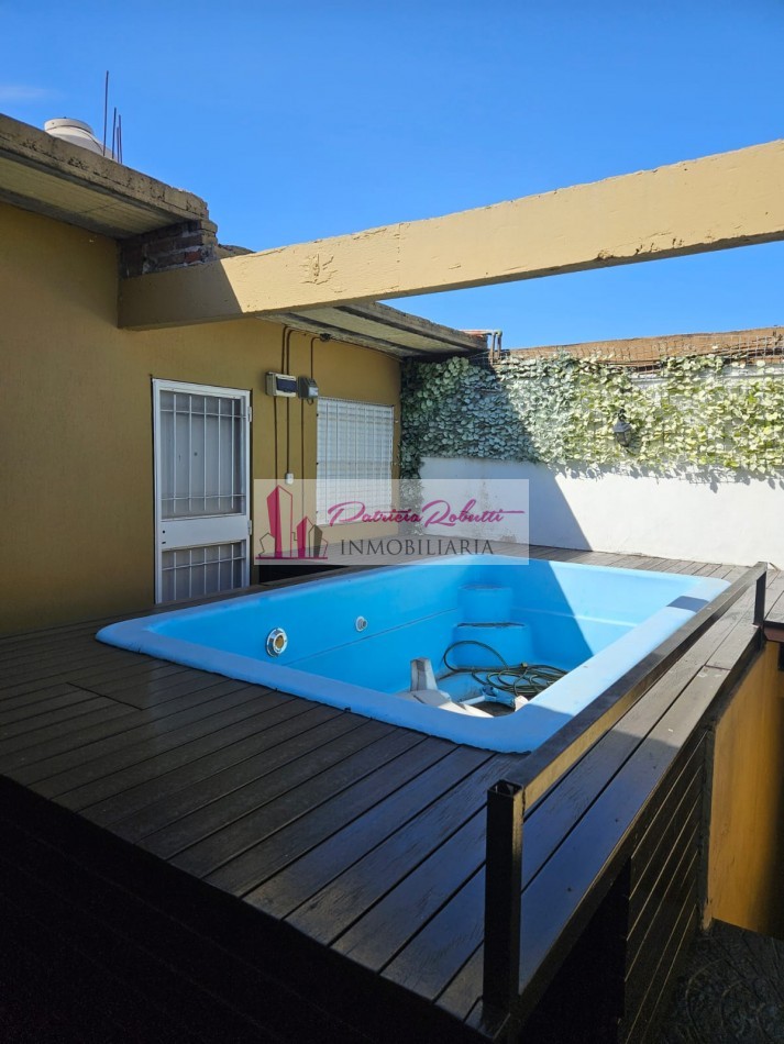 EN VENTA CASA 4 AMBIENTES CON PISCINA, PATIO, TERRAZA Y GARAGE VILLA MADERO