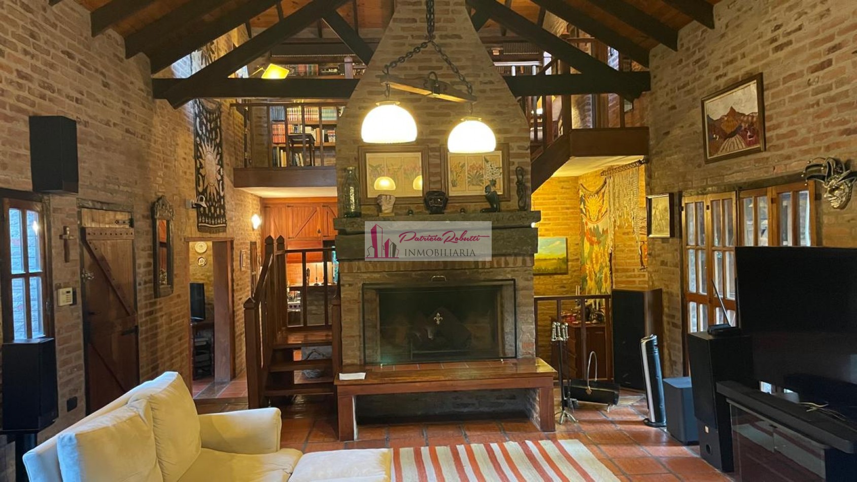 SE VENDE CASA 5 AMBIENTES CON PARQUE, PISCINA, CASA DE HUESPED GRAL. RODRIGUEZ