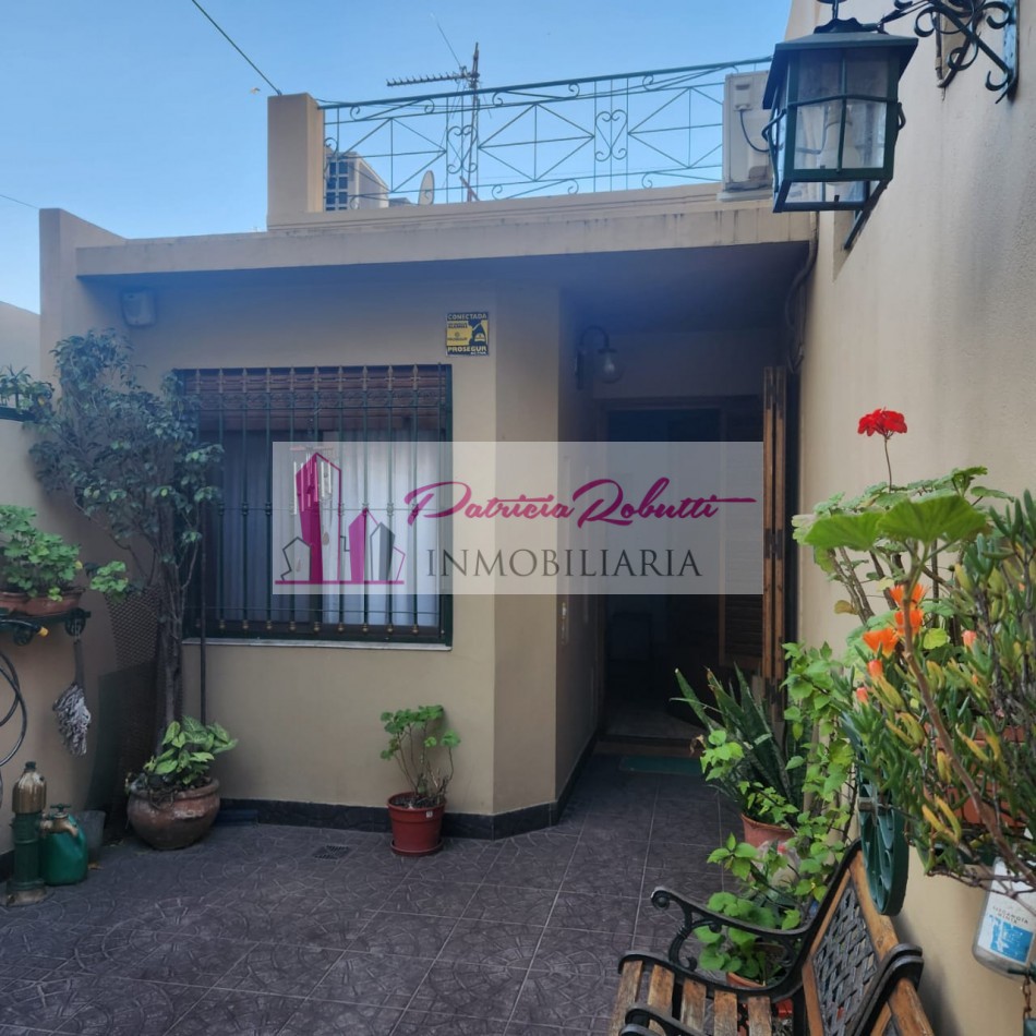 EN VENTA CASA 3 + 2 AMBIENTES EN VILLA LUGANO- LOTE 8.66 X 21.35- MULTIFAMILIAR 