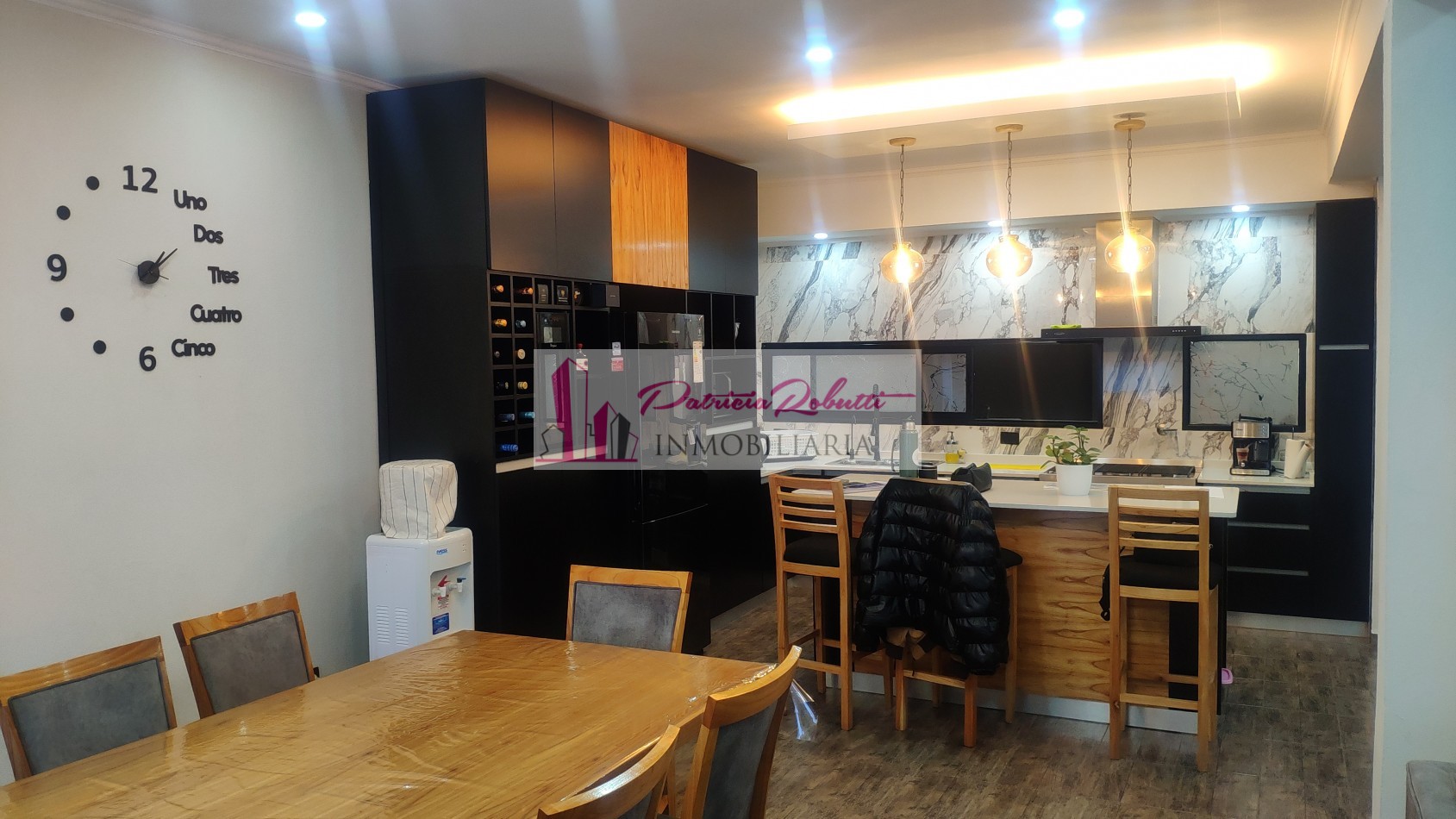 EN VENTA CASA 6 AMBIENTES EN LA TABLADA.