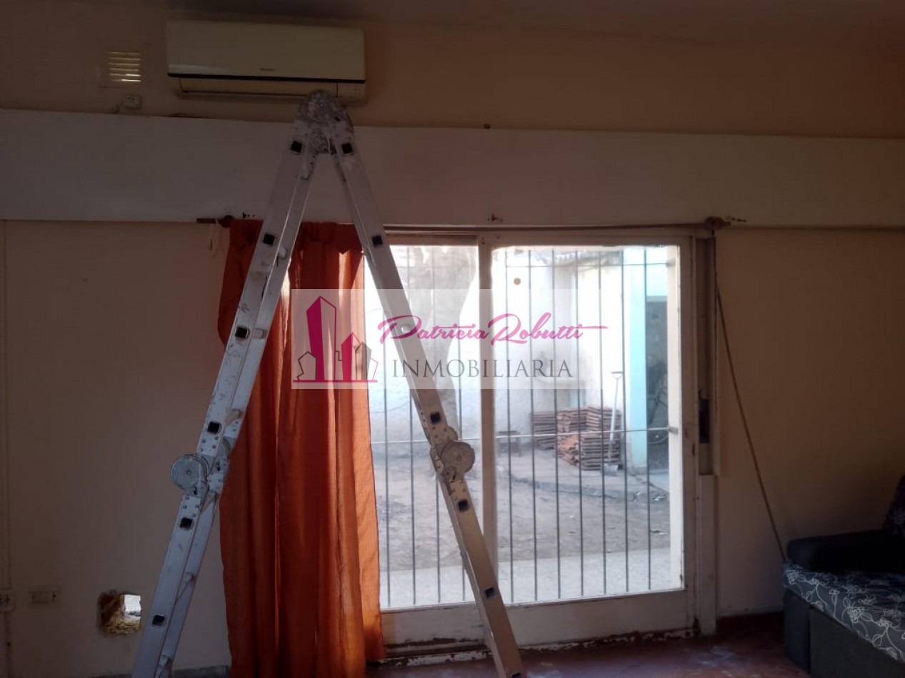 EN VENTA CASA 4 AMBIENTES EN VILLA LUGANO- LOTE 10 X 29.70- MULTIFAMILIAR