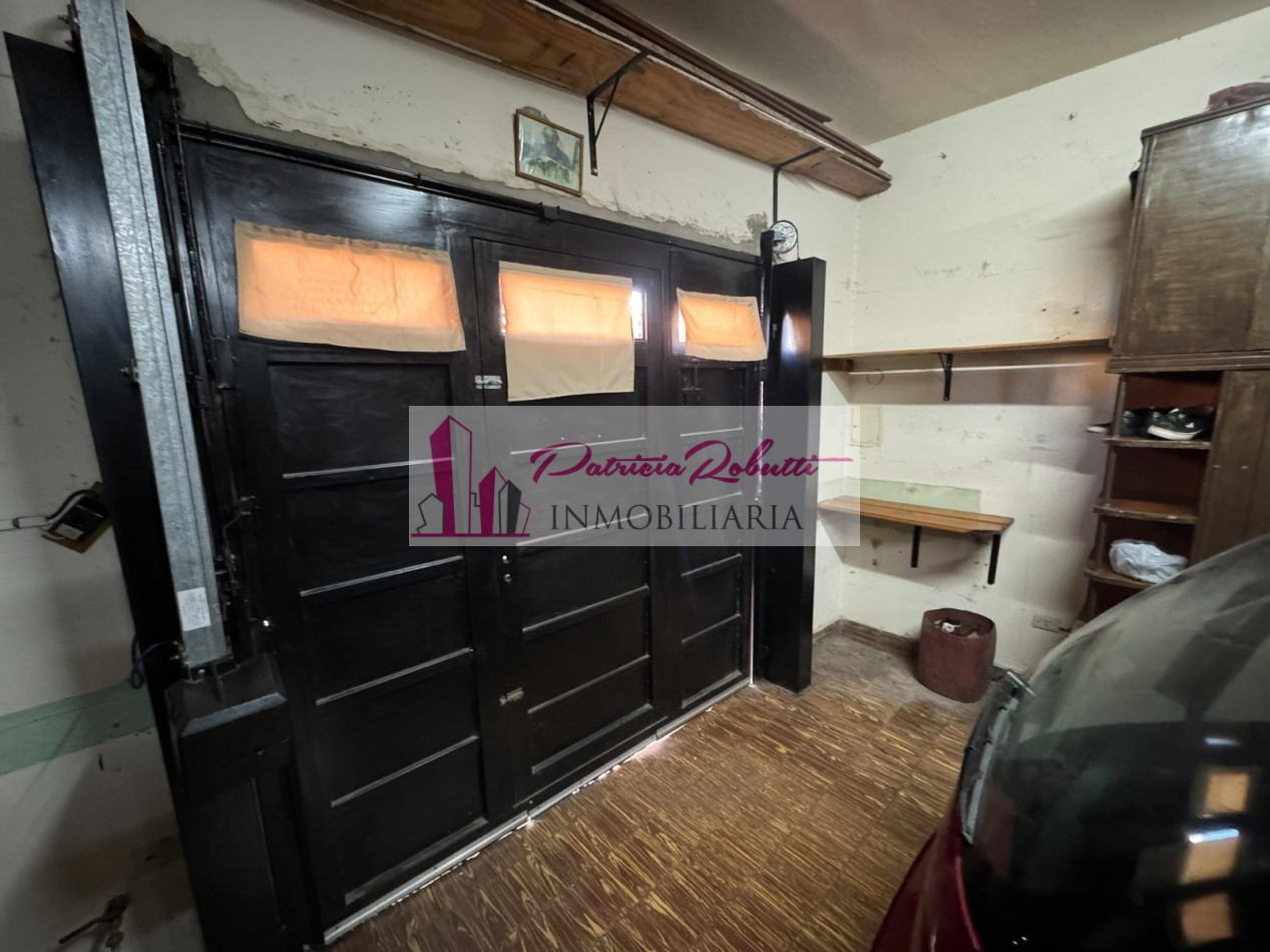 EN VENTA CASA MULTIFAMILIAR 6 AMBIENTES DISTRIBUIDA EN 2 CASAS VILLA INSUPERABLE.