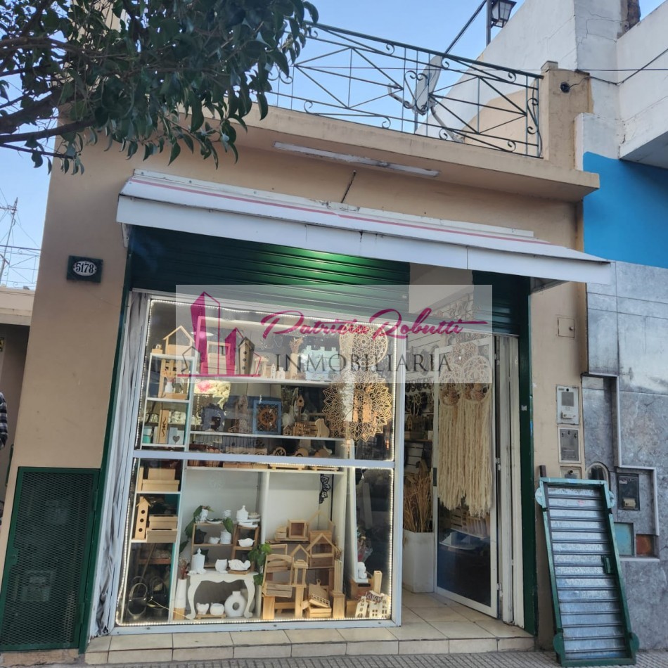 EN VENTA CASA 3 + 2 AMBIENTES EN VILLA LUGANO- LOTE 8.66 X 21.35- MULTIFAMILIAR 