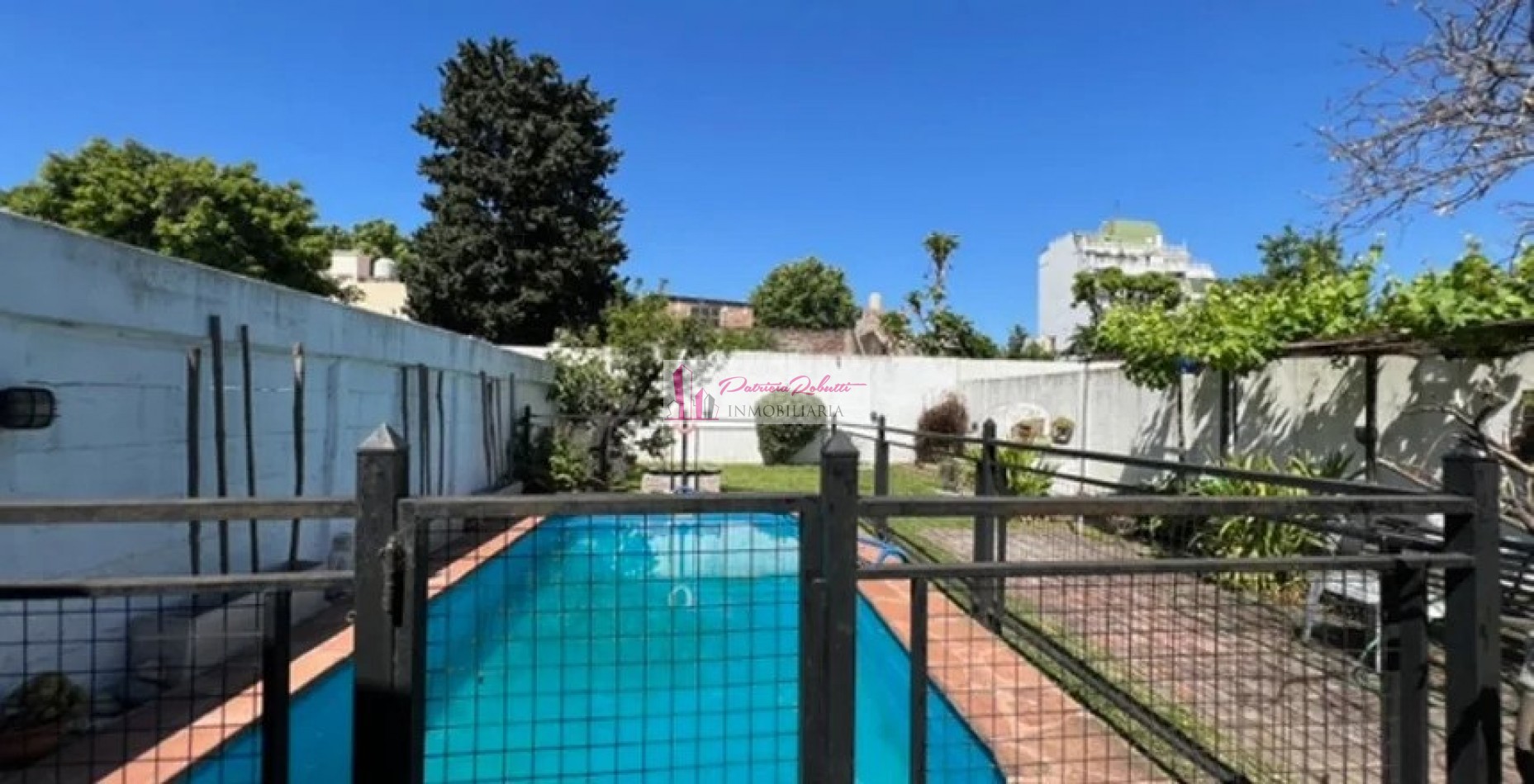 EN VENTA CASA 4 AMBIENTES EN VILLA LUGANO
