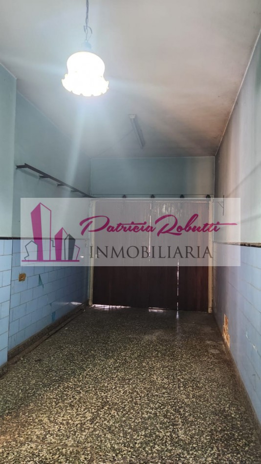 VENTA CASA 6 AMB CON GARAGE Y PARQUE EN GRAL PAZ ENTRE AV CRUZ Y CHILAVERT VILLA LUGANO LOTE TERRENO 8.66 X 31 