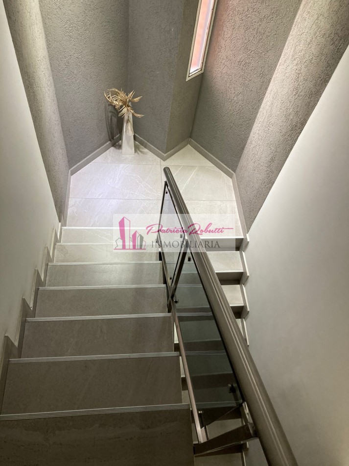 EN VENTA HERMOSA CASA 4 AMBIENTES CON GARAGE, JARDIN, QUINCHO Y PATIO SAN JUSTO