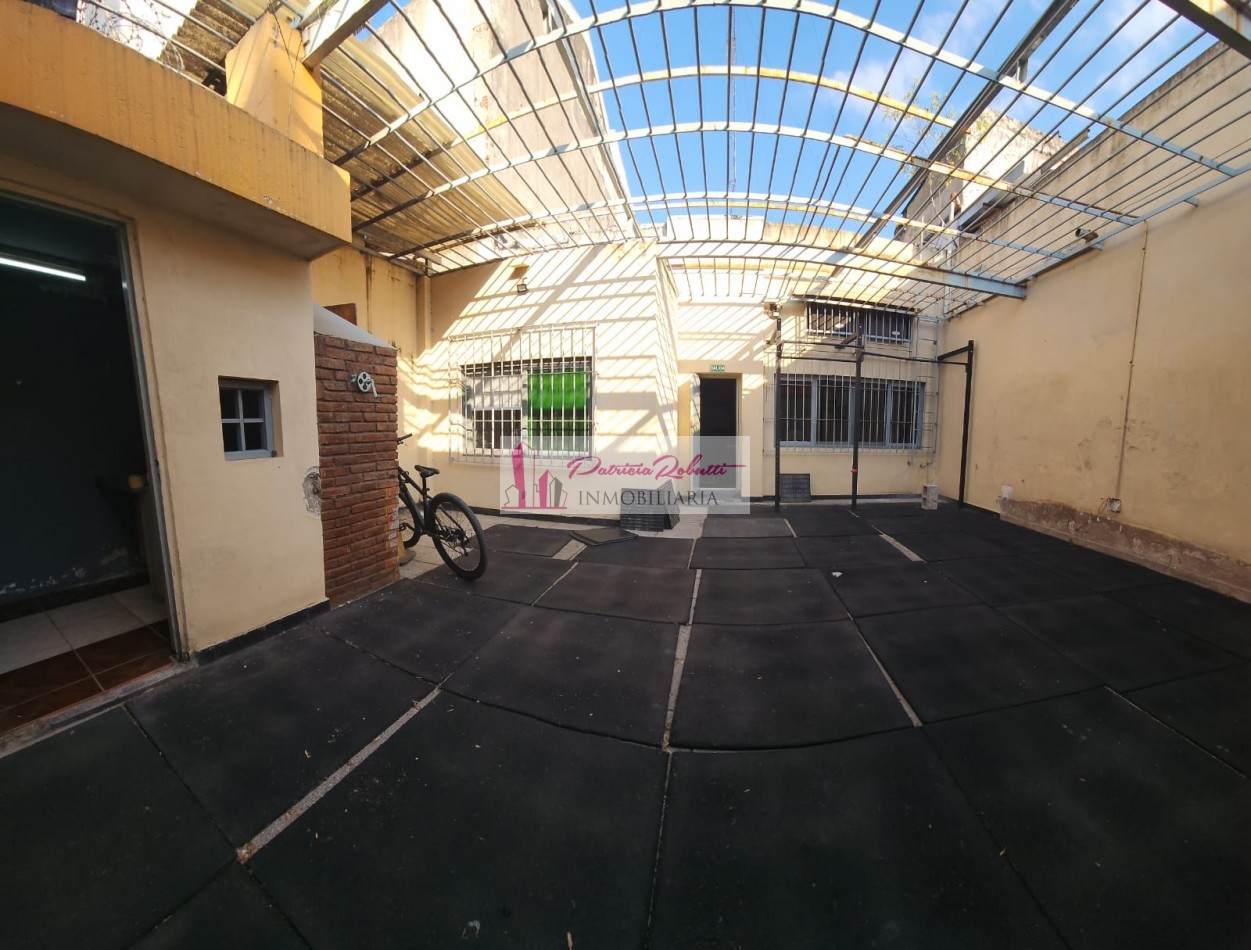 EN VENTA LOCAL COMERCIAL/ DEPOSITO/ GALPON GRAN METRAJE -VILLA LUGANO