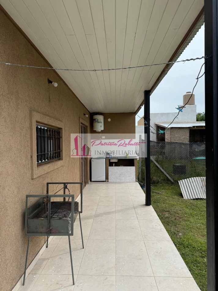 EN VENTA CASA 3 AMBIENTES CON LOTE ESTILO COLONIAL EN CAÑUELAS.