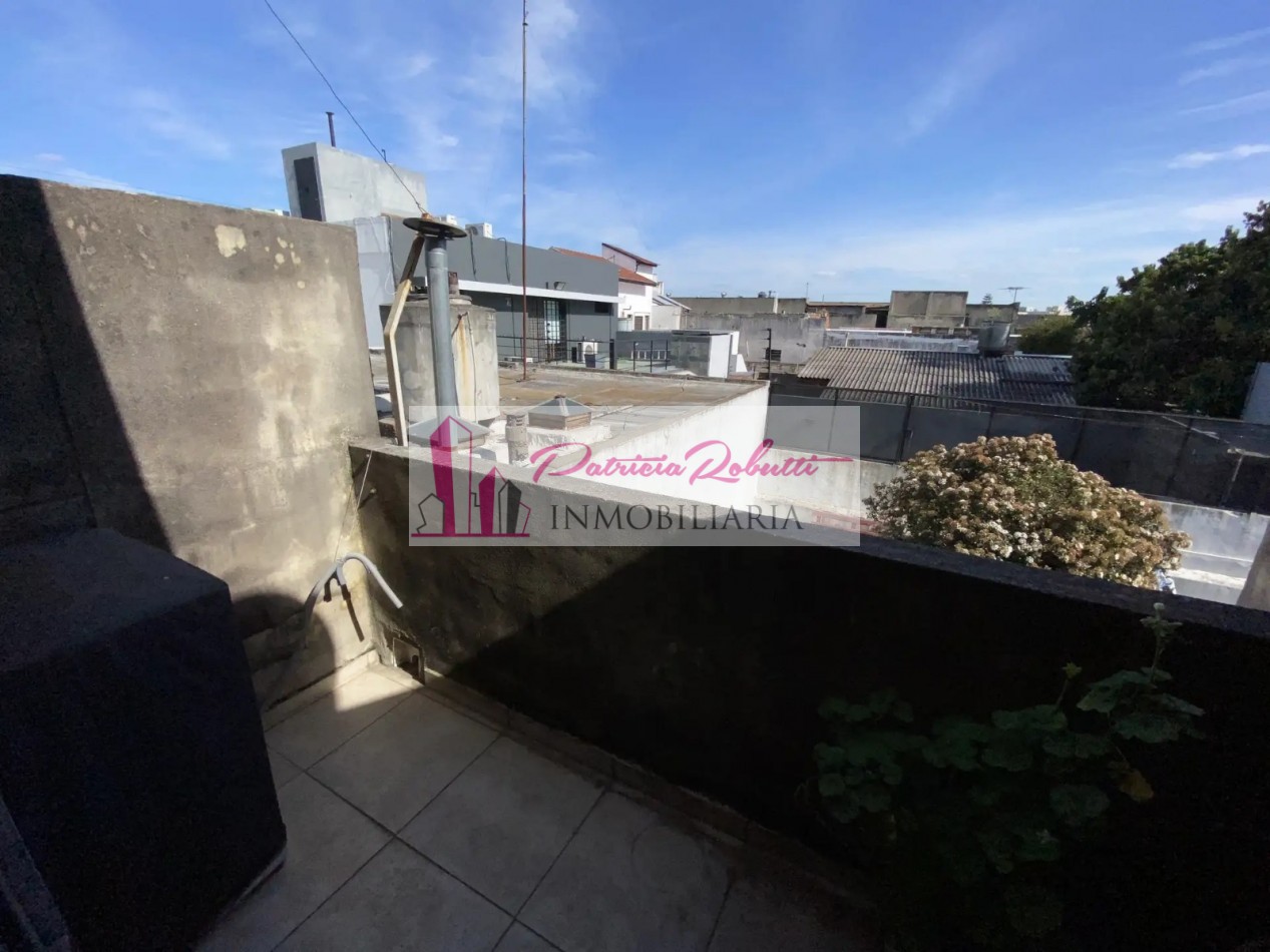 EN VENTA DEPARTAMENTO 2 AMBIENTES CON COCHERA EN MORON.