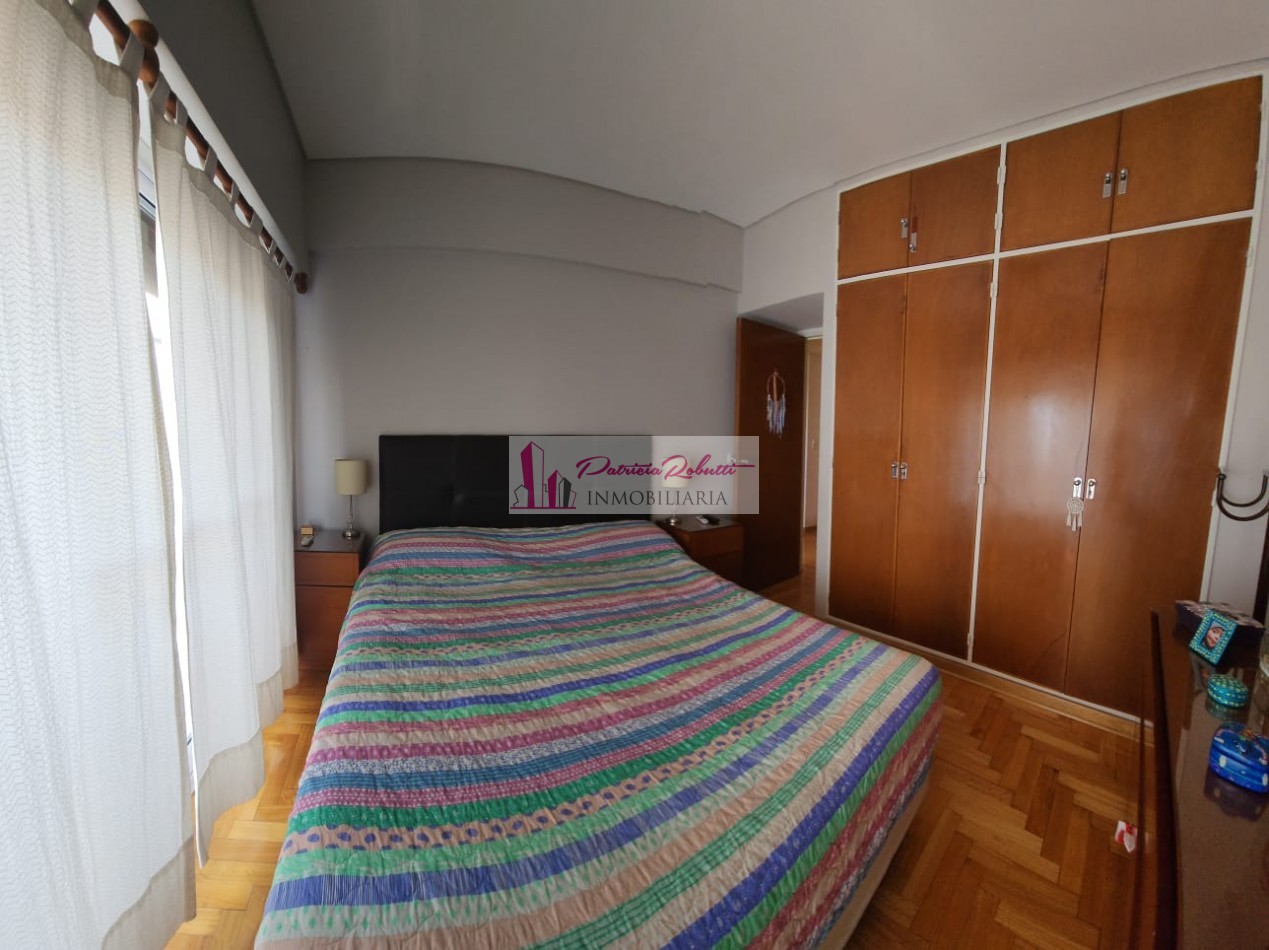 EN VENTA DEPARTAMENTO 4 AMBIENTES CON DEPENDENCIA Y COCHERA