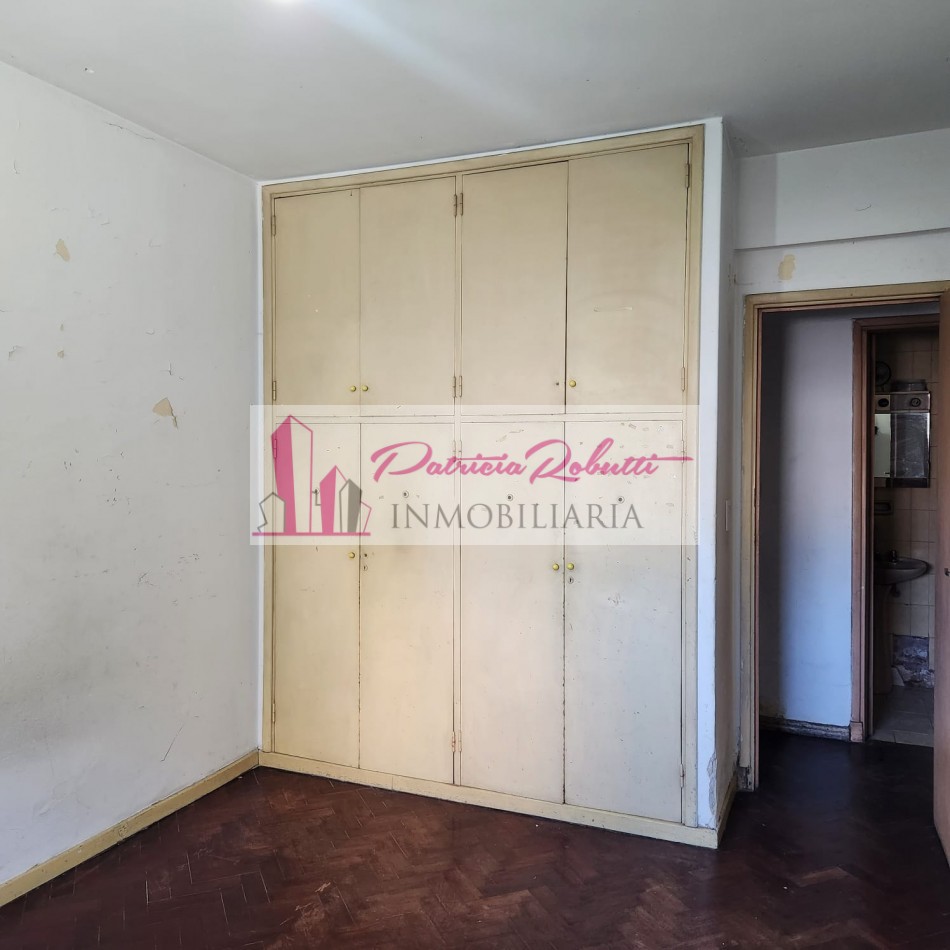 EN VENTA DEPARTAMENTO 3 AMBIENTES CON PATIO EN CENTRO COMERCIAL VILLA CELINA.