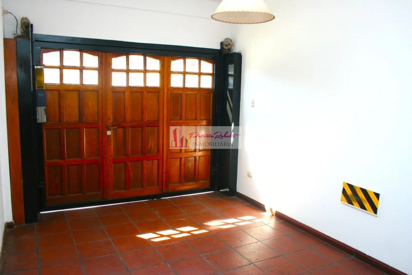 EN VENTA CASA TRIPLEX 4 AMBIENTES TAPIALES