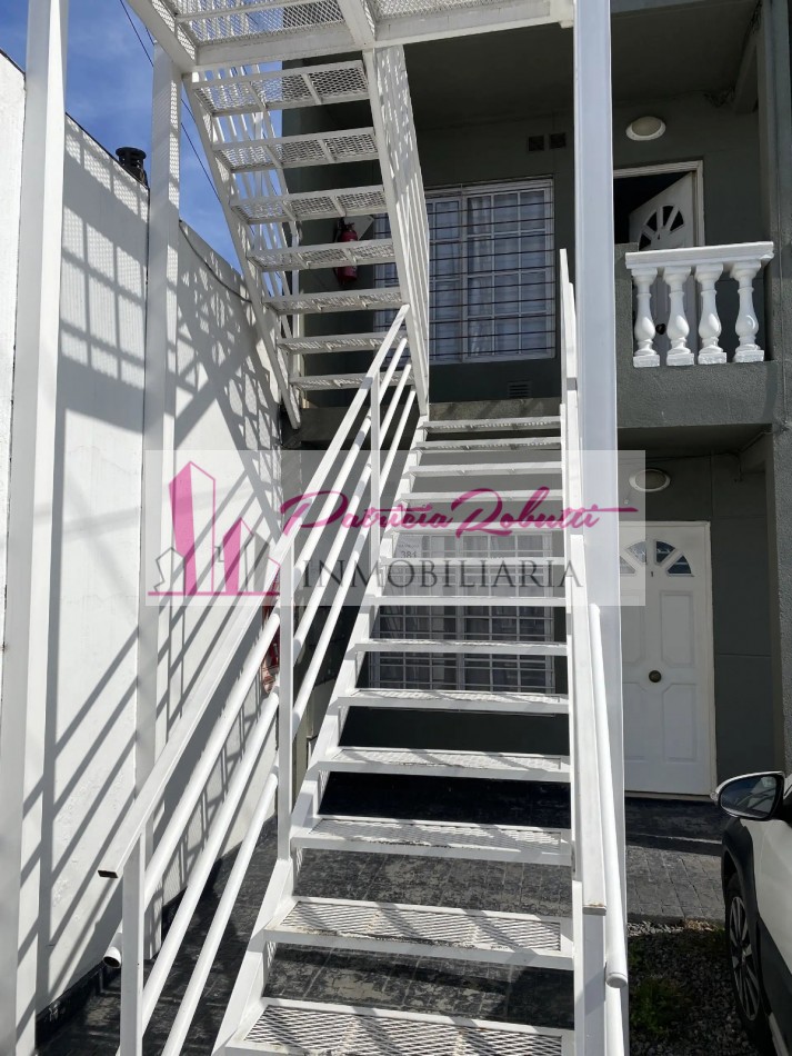 EN VENTA DEPARTAMENTO 2 AMBIENTES CON COCHERA EN MORON.