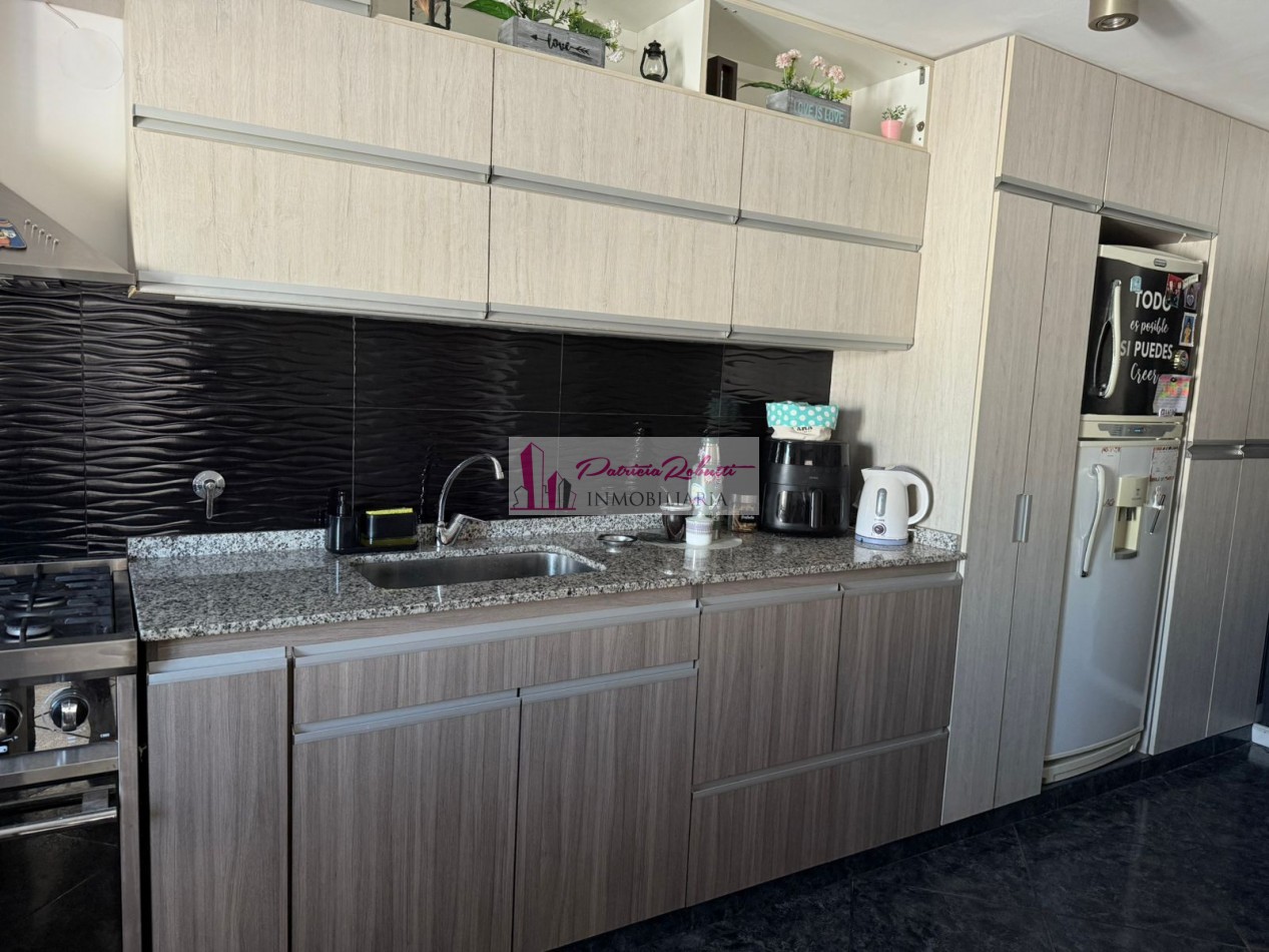 Vende PH MULTIFAMILIAR contrafrente con espacio aereo para edificar Villa Celina