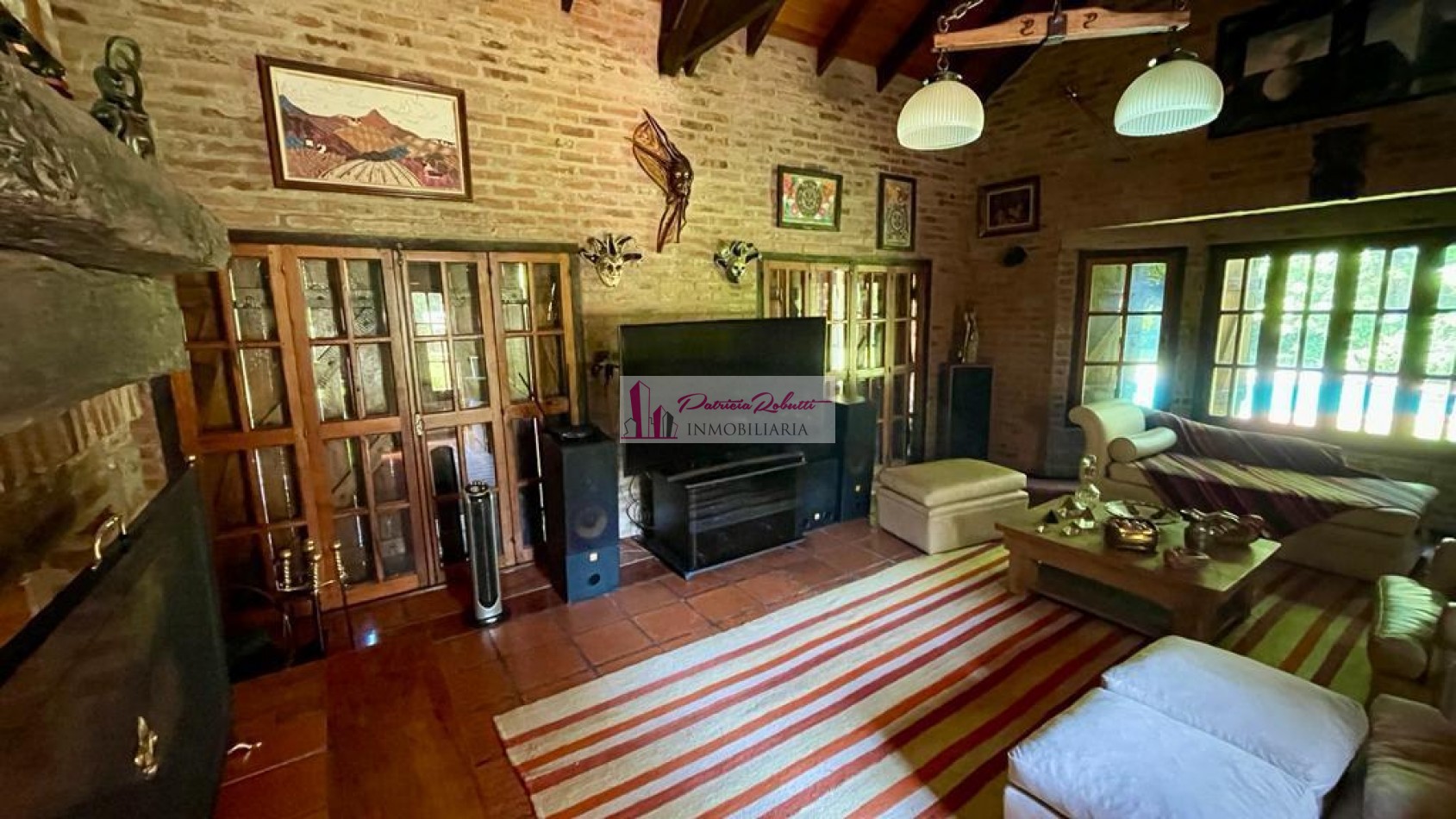 SE VENDE CASA 5 AMBIENTES CON PARQUE, PISCINA, CASA DE HUESPED GRAL. RODRIGUEZ