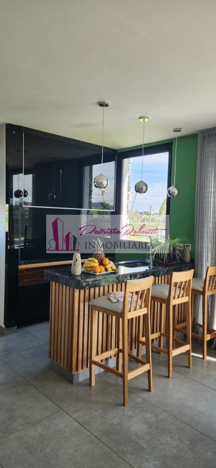 EN VENTA CASA 6 AMBIENTES CON PISCINA Y 2 COCHERAS EN BARRIO PRIVADO LAGOS DE CANNING