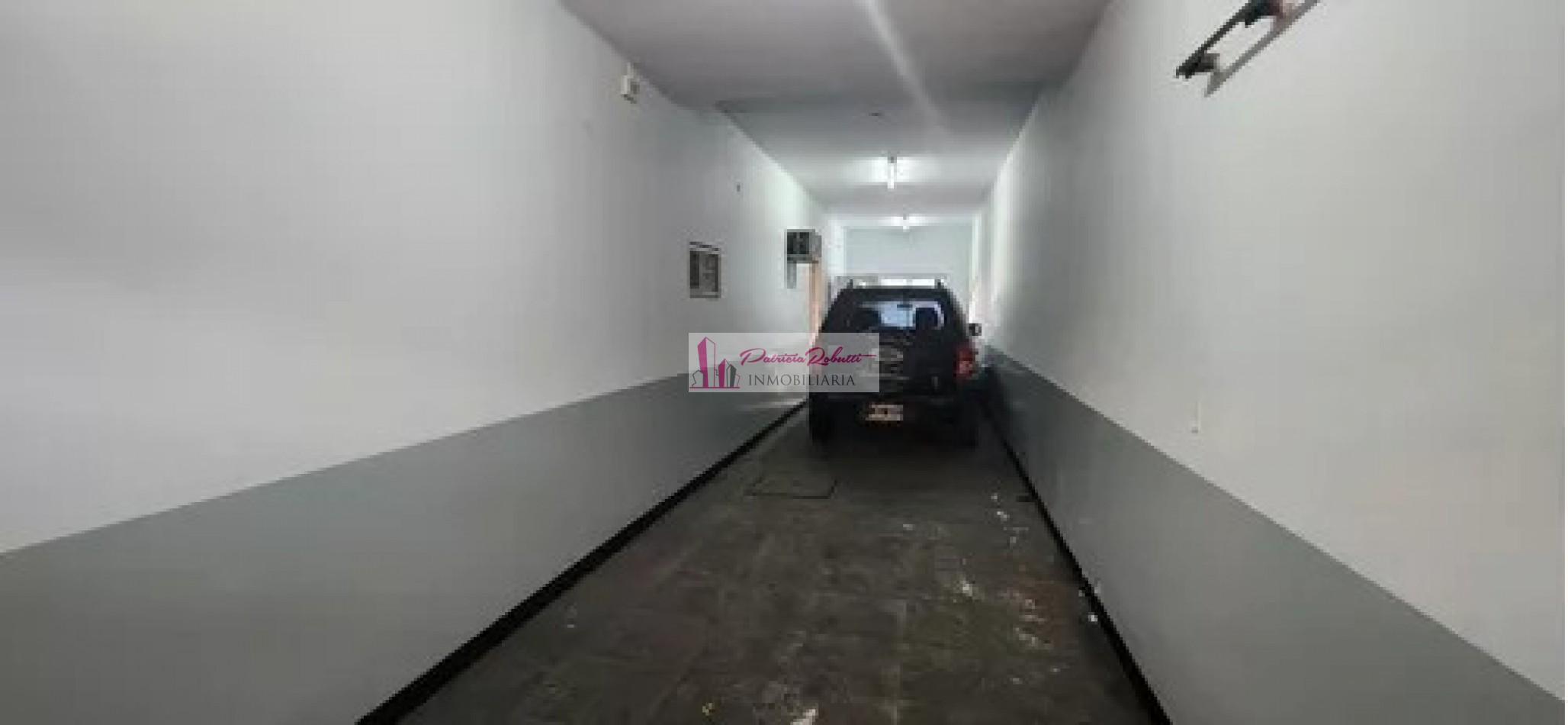 SE VENDE CASA 3 AMBIENTES CON GARAGE Y PARQUE TAPIALES