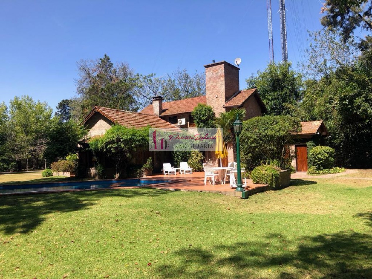 SE VENDE CASA 5 AMBIENTES CON PARQUE, PISCINA, CASA DE HUESPED GRAL. RODRIGUEZ