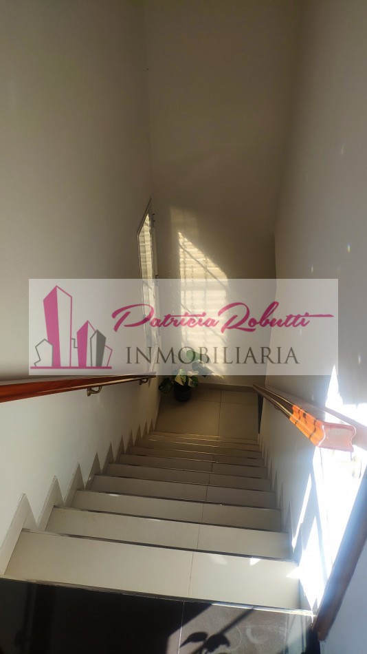 EN VENTA CASA 6 AMBIENTES EN LA TABLADA.