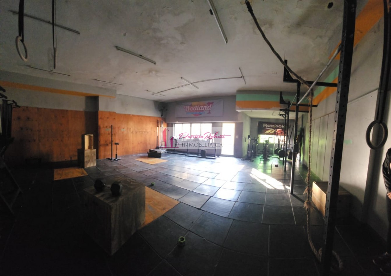 EN VENTA LOCAL COMERCIAL/ DEPOSITO/ GALPON GRAN METRAJE -VILLA LUGANO