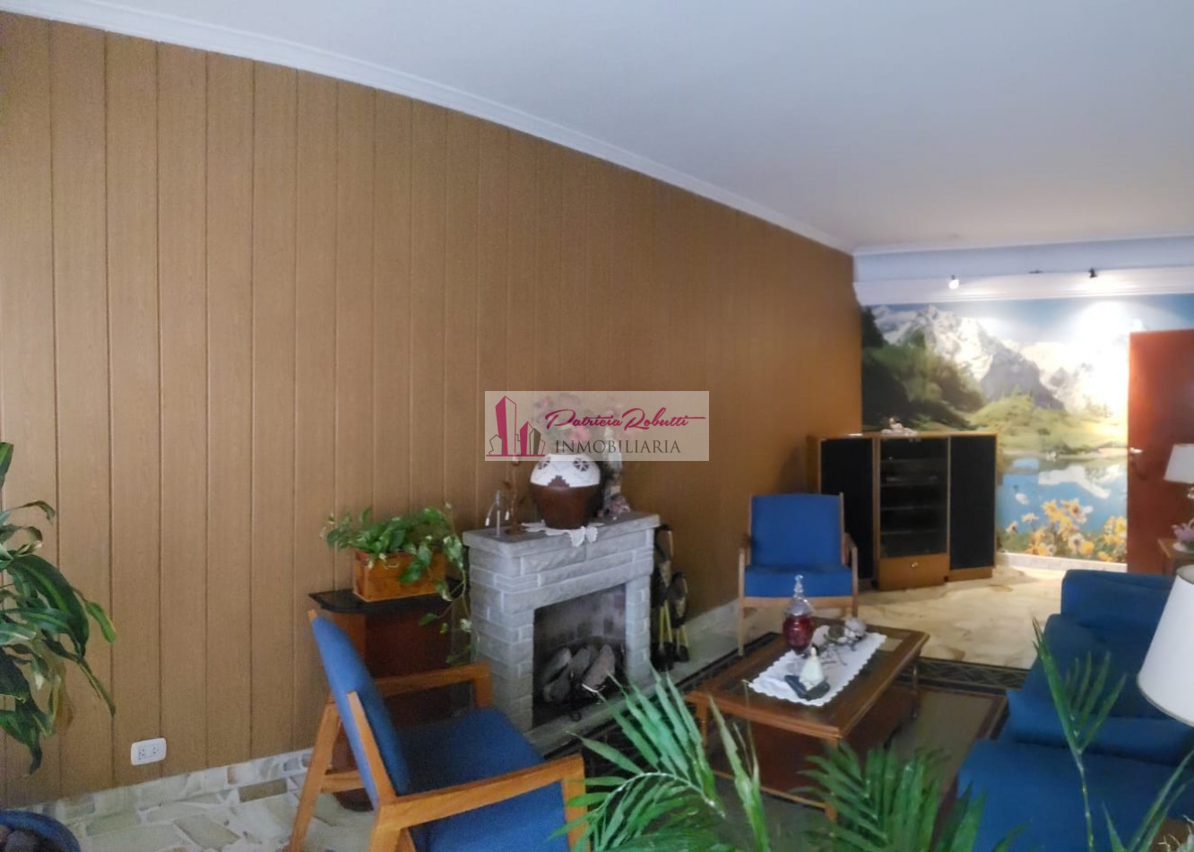 SE VENDE CASA 5 AMBIENTES CON PARQUE Y PISCINA VILLA CELINA