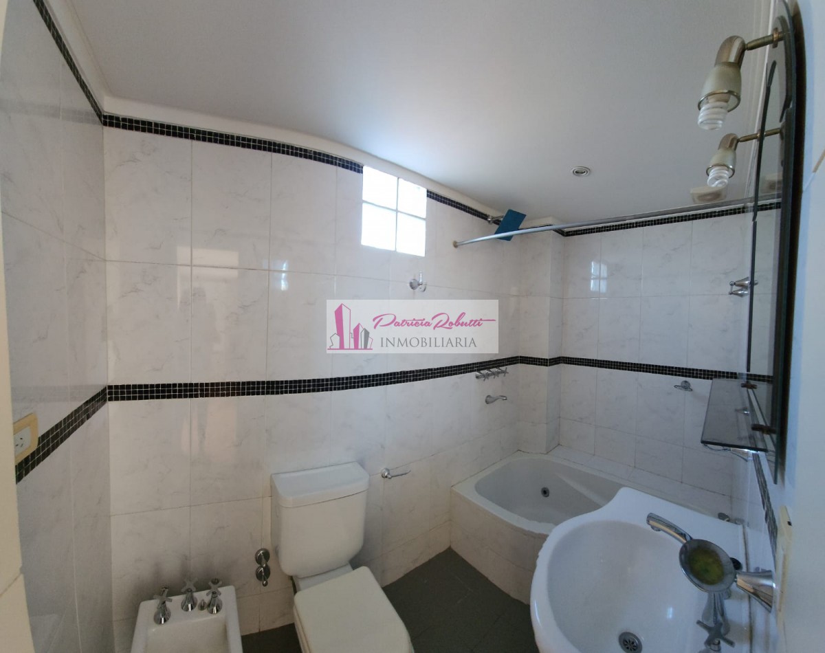 En venta departamento de categoria 3 ambientes con balcon Villa Lugano- cerca del centro comercial.