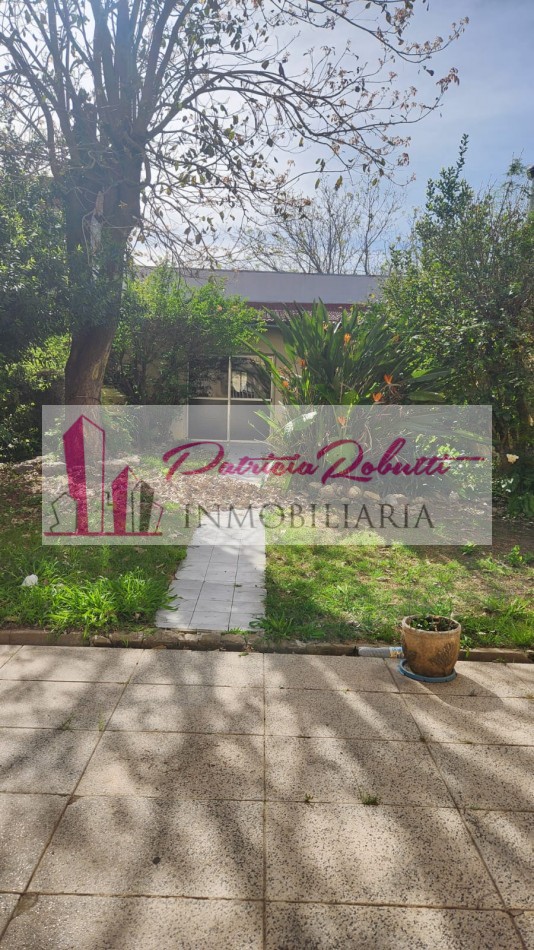 EN VENTA CASA 4 AMBIENTES EN VILLA CELINA POLO TEXTIL LOTE