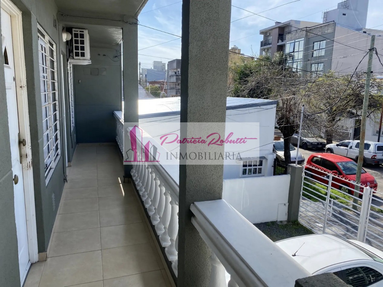 EN VENTA DEPARTAMENTO 2 AMBIENTES CON COCHERA EN MORON.