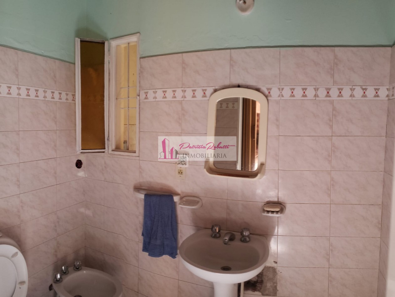 SE VENDE CASA 5 AMBIENTES CON PARQUE Y PISCINA VILLA CELINA