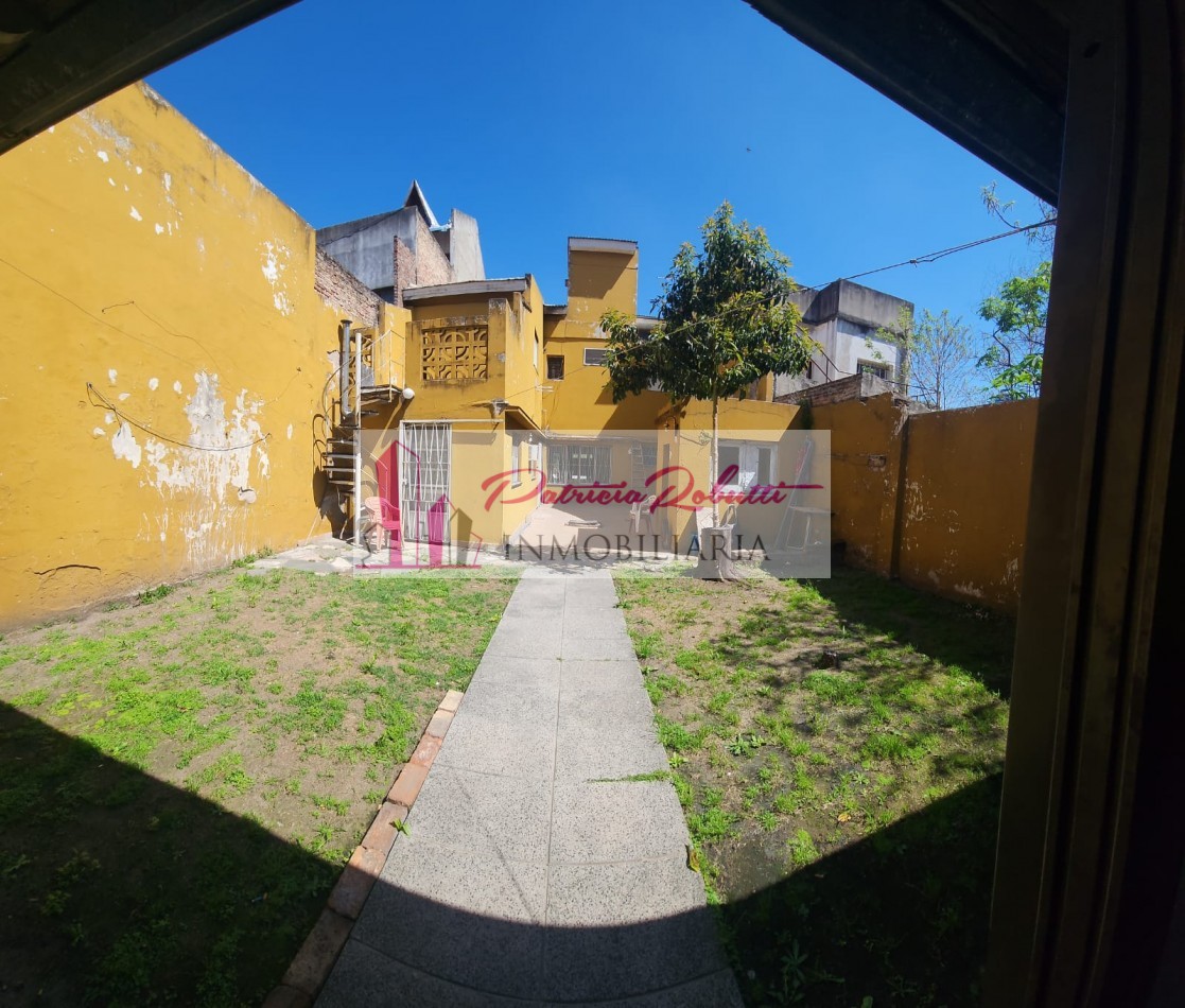 VENTA CASA 6 AMB CON GARAGE Y PARQUE EN GRAL PAZ ENTRE AV CRUZ Y CHILAVERT VILLA LUGANO LOTE TERRENO 8.66 X 31 