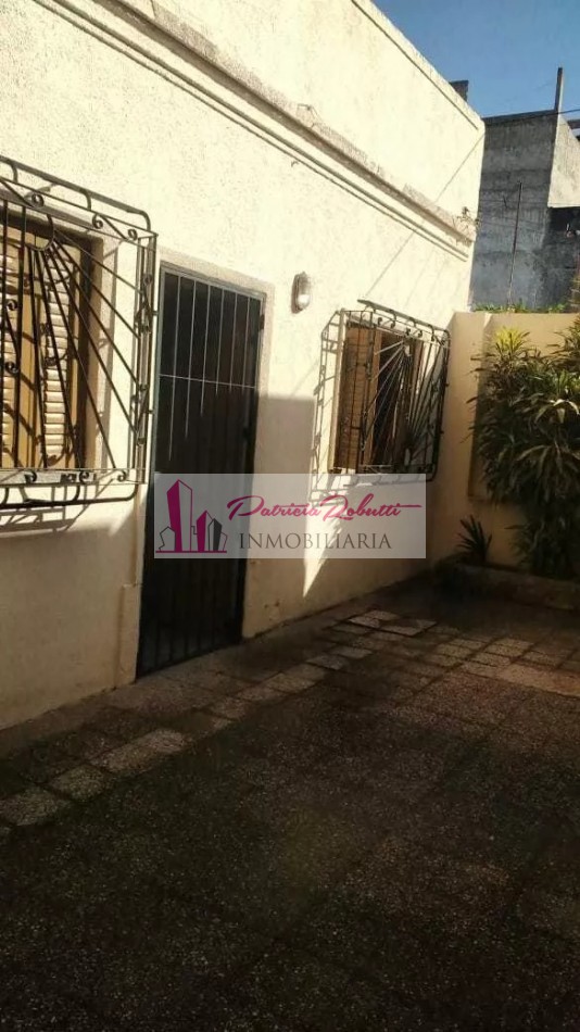 EN VENTA CASA 3 AMBIENTES + 2 LOCALES EN VILLA CELINA