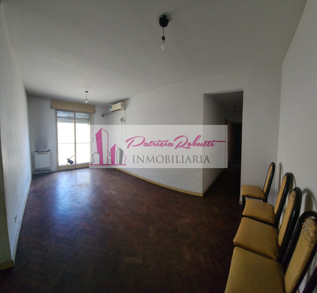 EN VENTA DEPARTAMENTO 3 AMBIENTES CON PATIO EN CENTRO COMERCIAL VILLA CELINA.