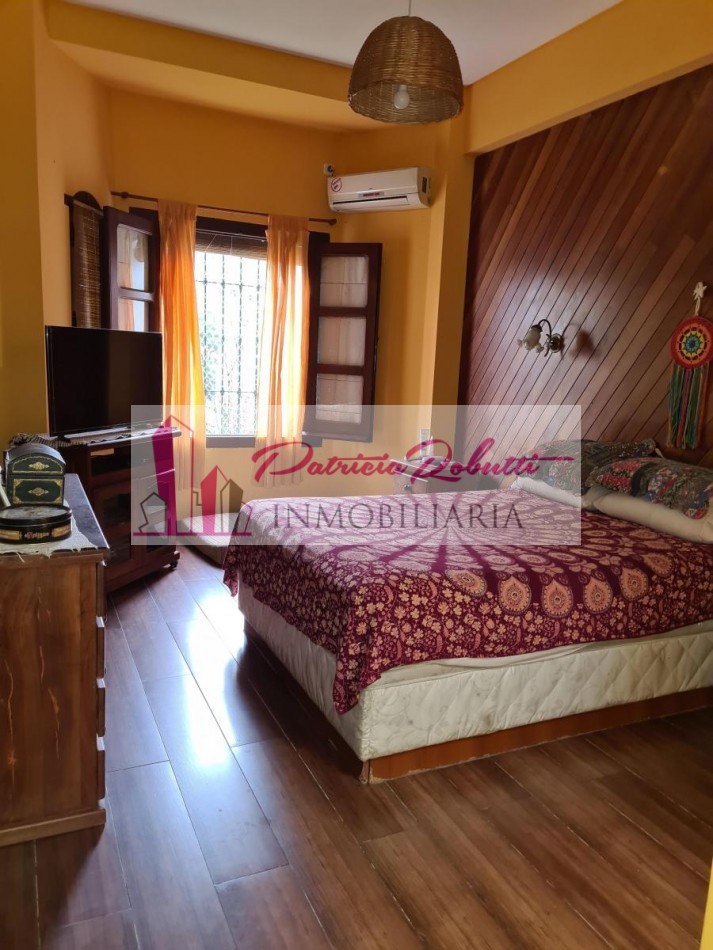 EN VENTA CASA 4 AMBIENTES EN VILLA LUGANO.
