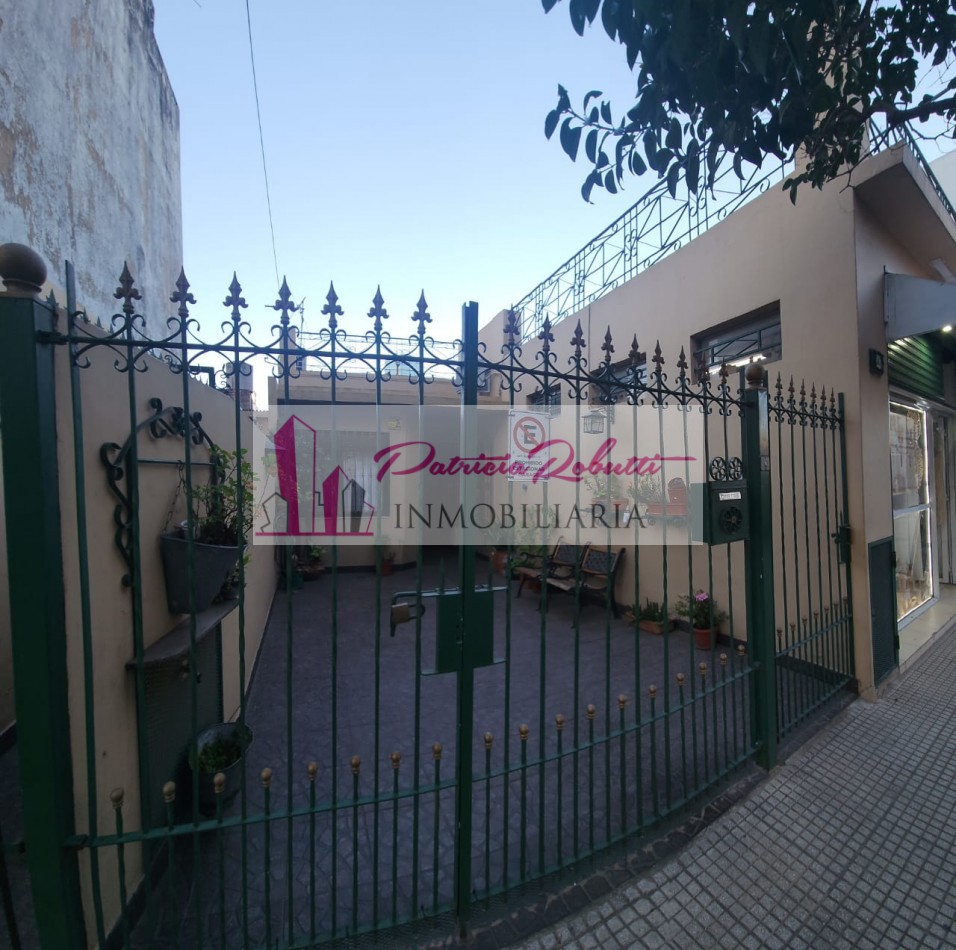 EN VENTA CASA 3 + 2 AMBIENTES EN VILLA LUGANO- LOTE 8.66 X 21.35- MULTIFAMILIAR 