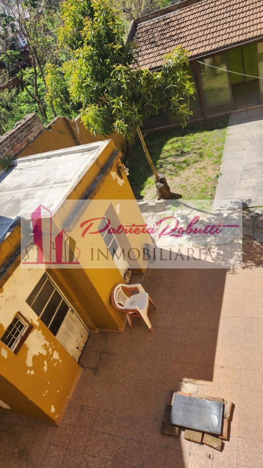 VENTA CASA 6 AMB CON GARAGE Y PARQUE EN GRAL PAZ ENTRE AV CRUZ Y CHILAVERT VILLA LUGANO LOTE TERRENO 8.66 X 31 