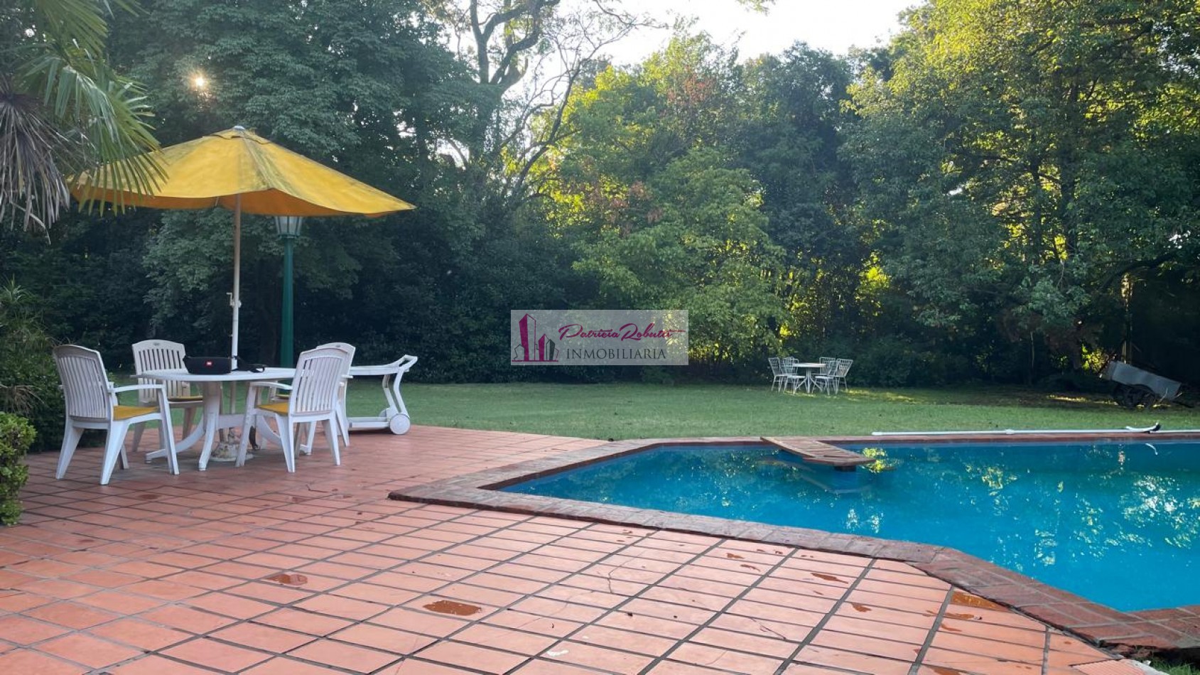 SE VENDE CASA 5 AMBIENTES CON PARQUE, PISCINA, CASA DE HUESPED GRAL. RODRIGUEZ