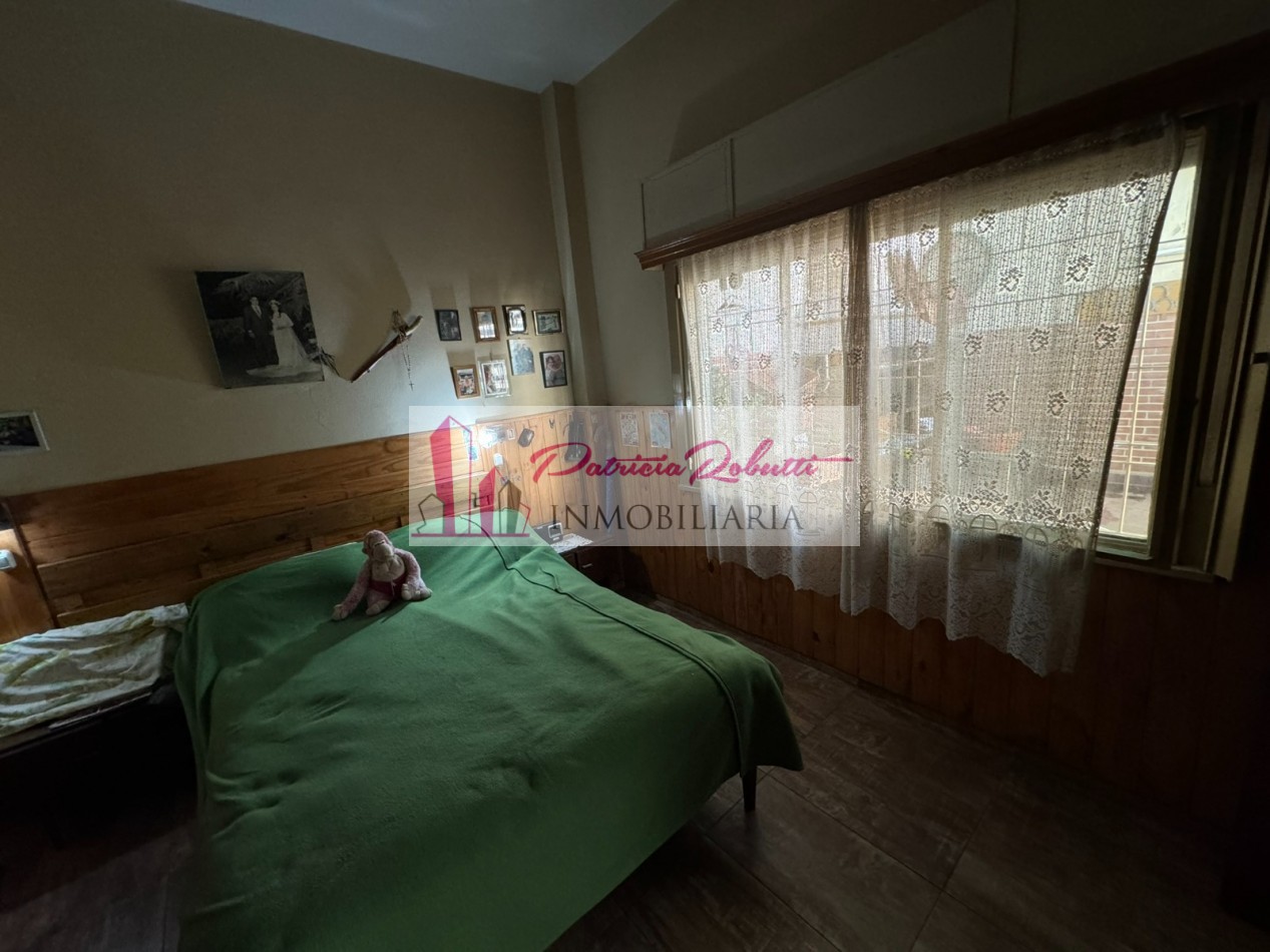 EN VENTA CASA MULTIFAMILIAR 6 AMBIENTES DISTRIBUIDA EN 2 CASAS VILLA INSUPERABLE.