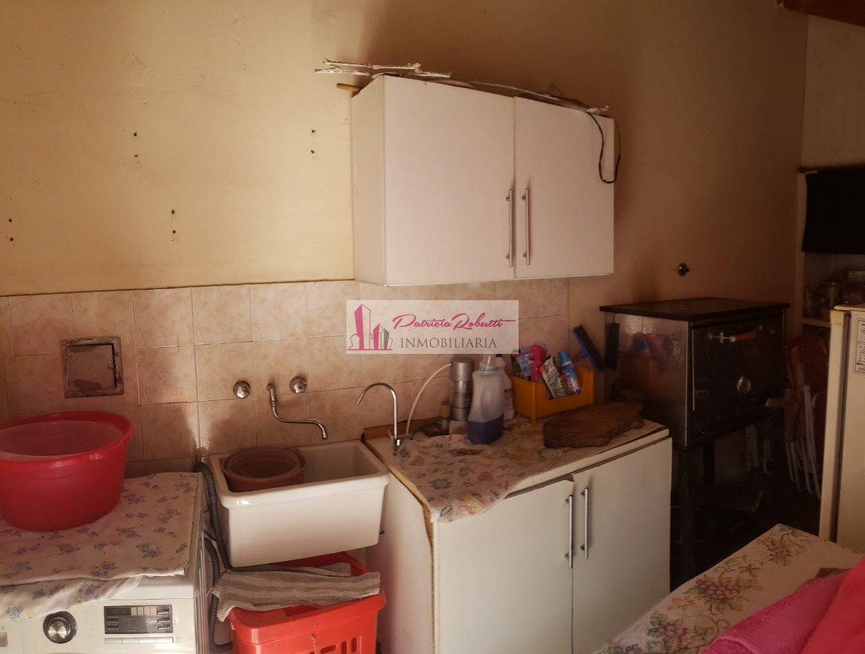 SE VENDE CASA 5 AMBIENTES CON PARQUE Y PISCINA VILLA CELINA