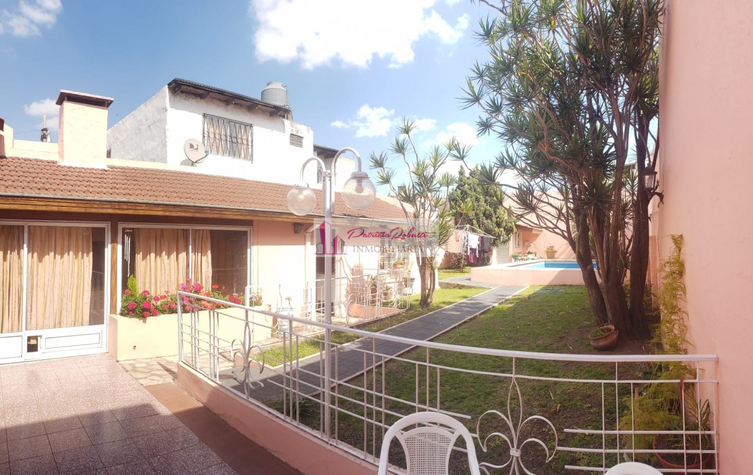 SE VENDE CASA 5 AMBIENTES CON PARQUE Y PISCINA VILLA CELINA