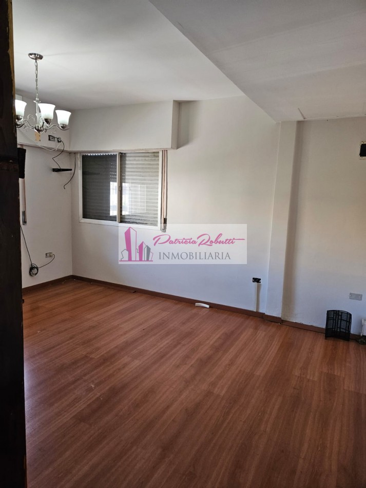 EN VENTA CASA 4 AMBIENTES CON PISCINA, PATIO, TERRAZA Y GARAGE VILLA MADERO