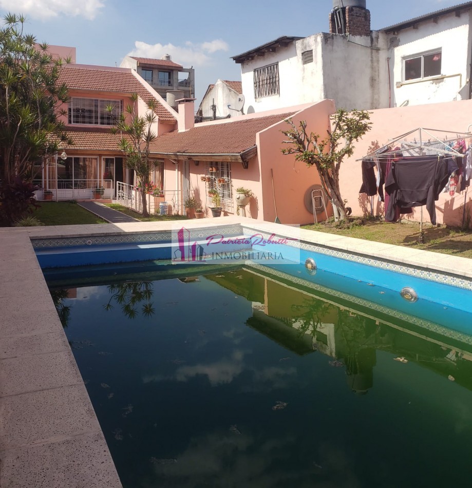 SE VENDE CASA 5 AMBIENTES CON PARQUE Y PISCINA VILLA CELINA
