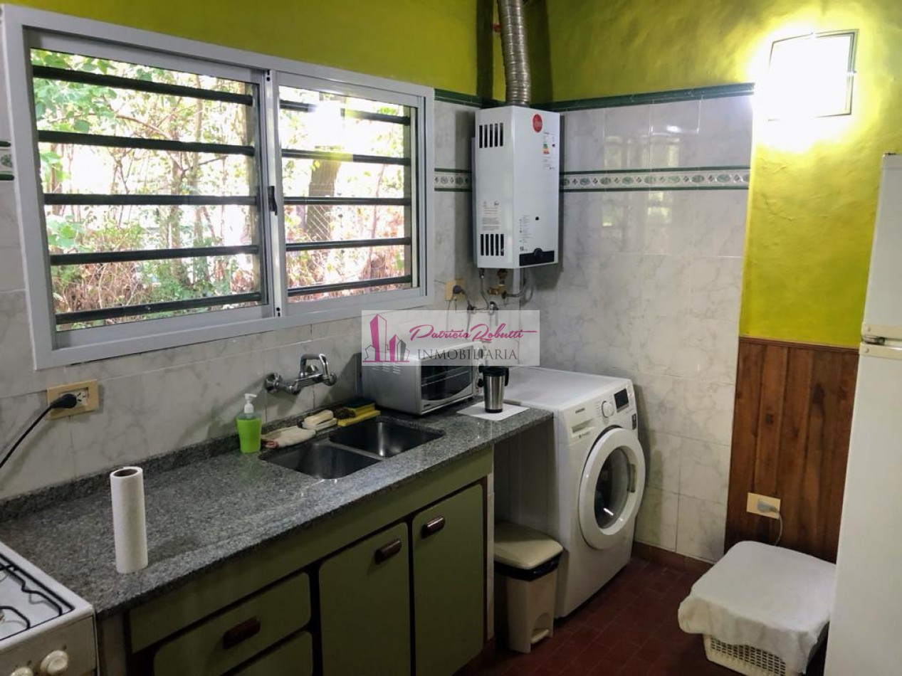 SE VENDE CASA 5 AMBIENTES CON PARQUE, PISCINA, CASA DE HUESPED GRAL. RODRIGUEZ