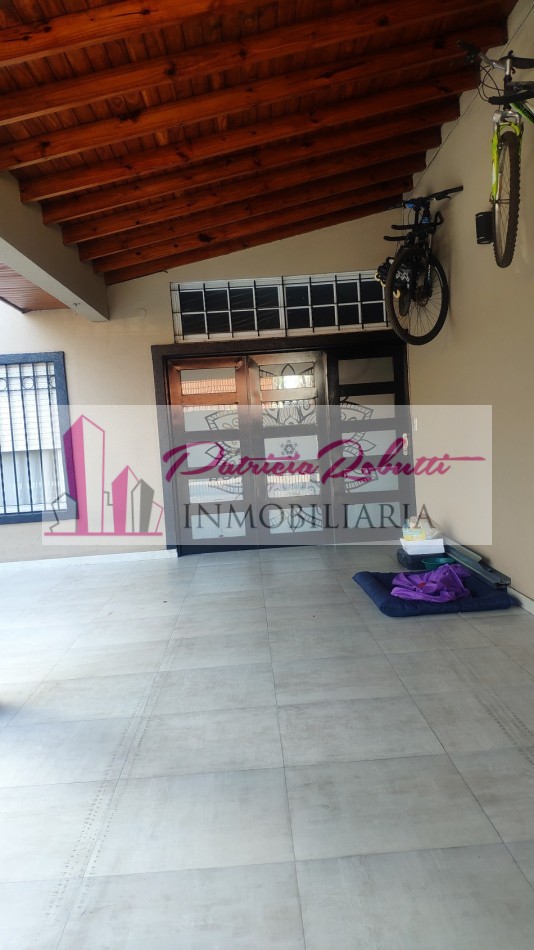 EN VENTA CASA 6 AMBIENTES EN LA TABLADA.