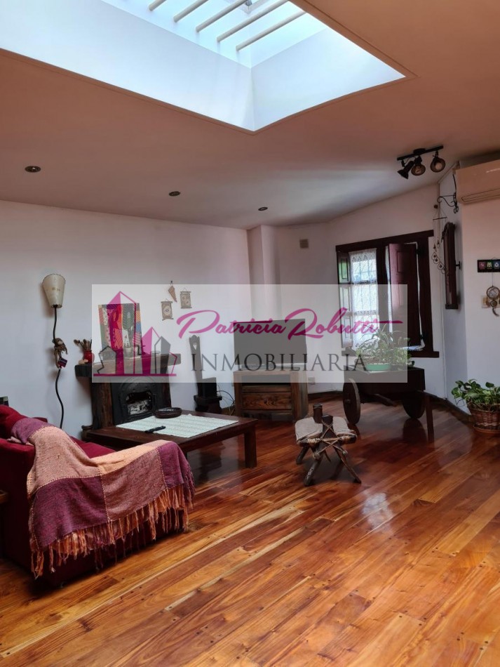 EN VENTA CASA 4 AMBIENTES EN VILLA LUGANO.