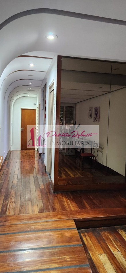 EN VENTA DEPARTAMENTO 4 AMBIENTES CON DEPENDENCIA Y COCHERA